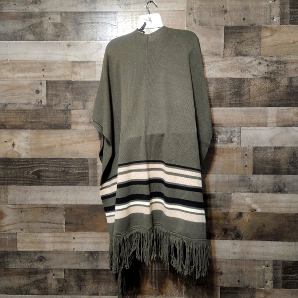 New BCBGMAXAZRIA Wool Blend Fringe Poncho - Picture 7 of 11